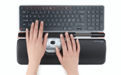 Belastningsskader_RM_Red plus_with hands_Balance_keyboard
